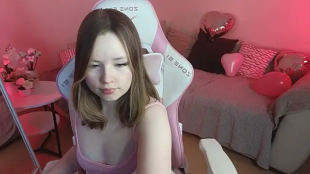 Snapshot of Sweetie_Hope chatting on 02-14-26, 04:40 Sweetie Hope online show from 02-14-26, 04:40