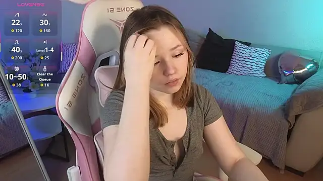 Snapshot of Sweetie_Hope chatting on 02-15-26, 04:39 Sweetie Hope online show from 02-15-26, 04:39