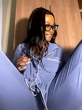 Moonzy77 online show from 10-24-25, 09:47