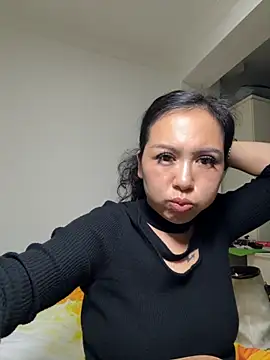 Snapshot of Susu-Asia chatting on 10-08-25, 02:29 Susu-Asia online show from 10-08-25, 02:29