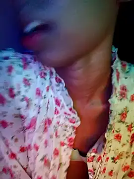 Snapshot of BunnyBloom25 chatting on 09-17-25, 04:31 BunnyBloom25 online show from 09-17-25, 04:31