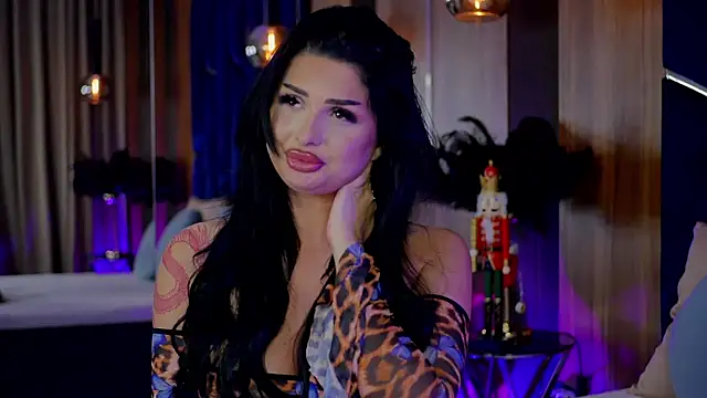 KylieKroftt online show from 12-21-25, 10:21