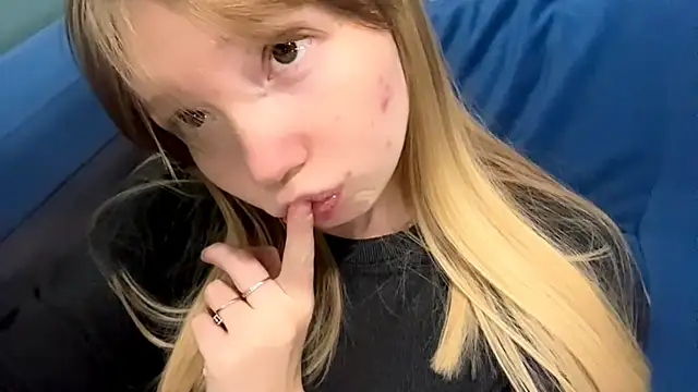 Snapshot of Sweet_horizon chatting on 10-15-25, 08:06 Sweet horizon online show from 10-15-25, 08:06