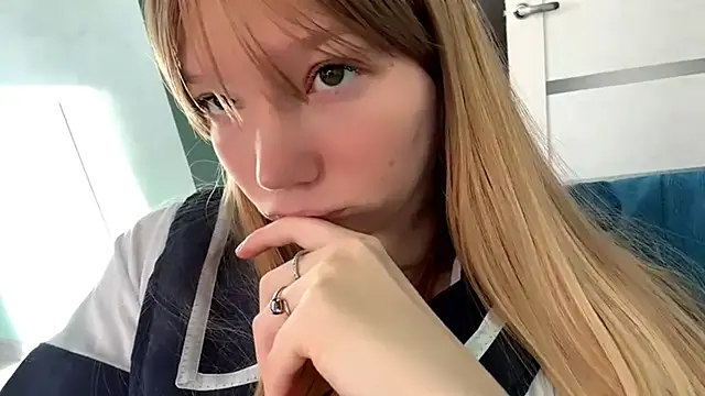 Snapshot of Sweet_horizon chatting on 10-03-25, 05:20 Sweet horizon online show from 10-03-25, 05:20