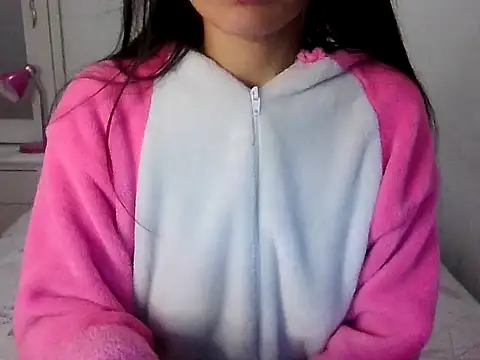 Snapshot of Taylormegan chatting on 07-07-26, 01:36 Taylormegan online show from 07-07-26, 01:36