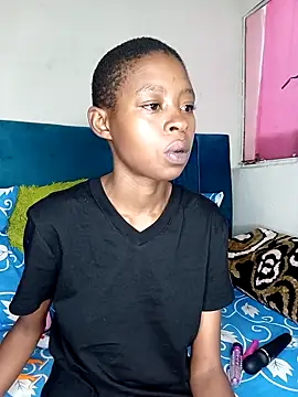 SweetSlenderChoc online show from 04-12-26, 11:19