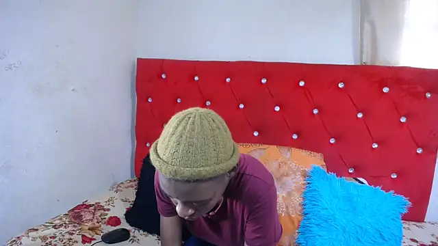 SweetSlenderChoc online show from 12-16-25, 02:10