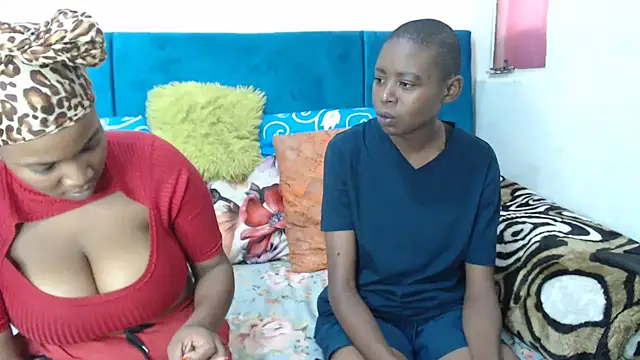 SweetSlenderChoc online show from 03-07-26, 04:56