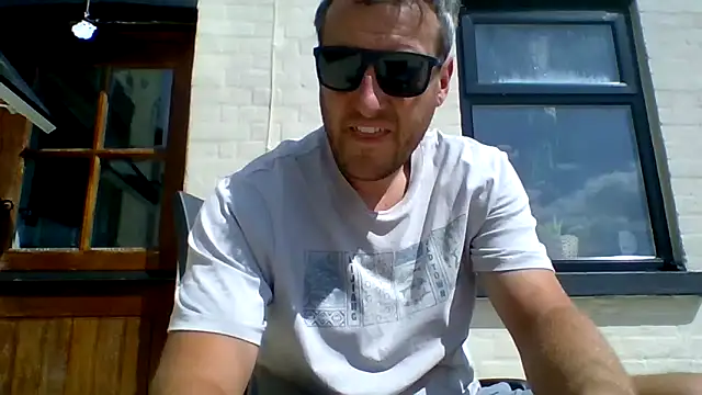 Snapshot of Londonlad818 chatting on 06-16-26, 02:28 Londonlad818 online show from 06-16-26, 02:28