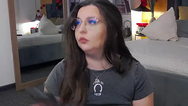 Mia Swano online show from 12-14-25, 02:07