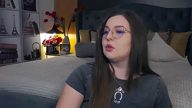 Mia Swano online show from 11-24-25, 10:32