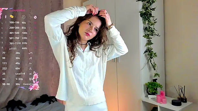 Snapshot of WilleneDelio chatting on 10-31-25, 10:23 WilleneDelio online show from 10-31-25, 10:23