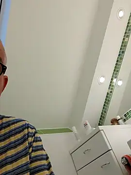 Oldmenhot66 online show from 04-12-26, 04:49