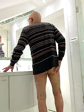 Oldmenhot66 online show from 03-08-26, 05:11