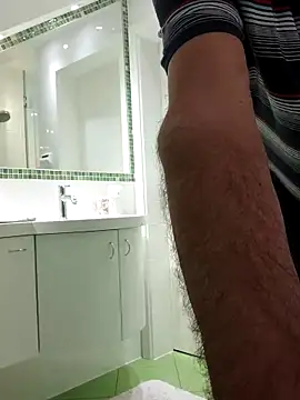 Snapshot of Oldmenhot66 chatting on 09-14-25, 04:57 Oldmenhot66 online show from 09-14-25, 04:57