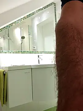 Snapshot of Oldmenhot66 chatting on 09-21-25, 05:01 Oldmenhot66 online show from 09-21-25, 05:01