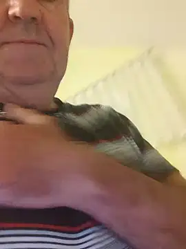 Snapshot of Oldmenhot66 chatting on 09-16-25, 04:46 Oldmenhot66 online show from 09-16-25, 04:46