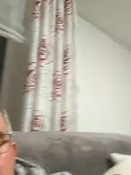 Snapshot of Oldmenhot66 chatting on 10-30-25, 05:10 Oldmenhot66 online show from 10-30-25, 05:10