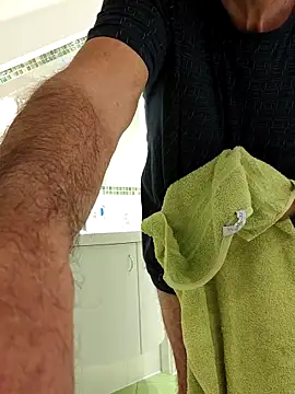 Snapshot of Oldmenhot66 chatting on 09-27-25, 04:18 Oldmenhot66 online show from 09-27-25, 04:18