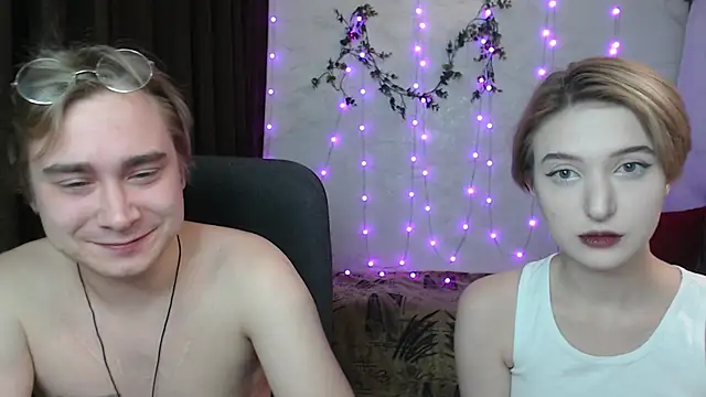 Snapshot of Lust4Money chatting on 11-19-25, 10:32 Lust4Money online show from 11-19-25, 10:32