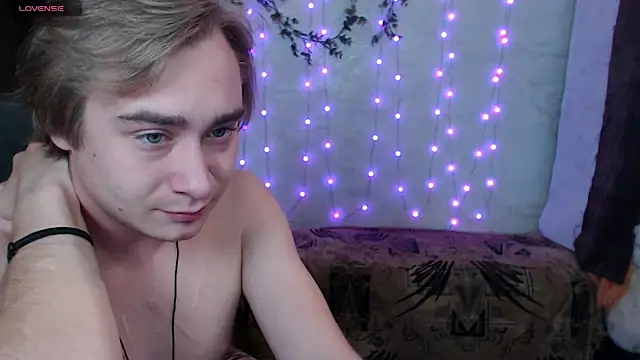 Snapshot of Lust4Money chatting on 10-28-25, 07:57 Lust4Money online show from 10-28-25, 07:57