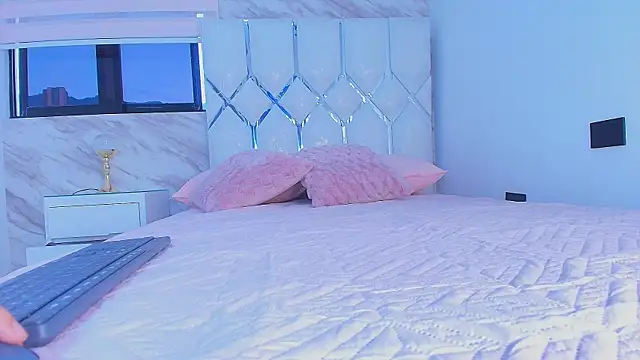 collet 1 online show from 10-31-25, 12:02