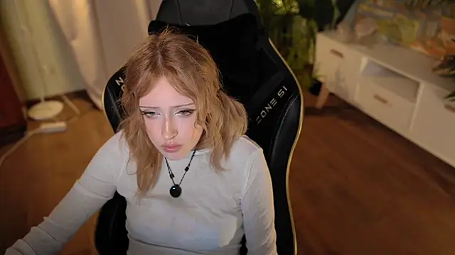 Snapshot of rosy_petal chatting on 09-11-25, 11:05 rosy petal online show from 09-11-25, 11:05