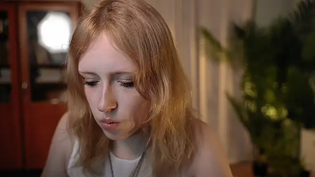 Snapshot of rosy_petal chatting on 09-10-25, 09:47 rosy petal online show from 09-10-25, 09:47