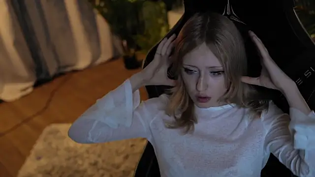 Snapshot of rosy_petal chatting on 09-16-25, 02:01 rosy petal online show from 09-16-25, 02:01