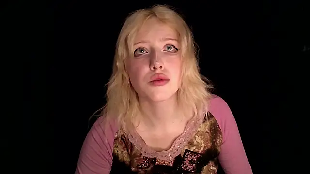 Snapshot of rosy_petal chatting on 10-10-25, 08:26 rosy petal online show from 10-10-25, 08:26