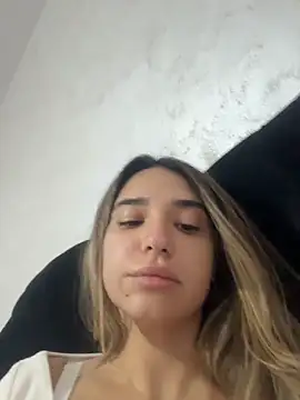 ItalianGirl online show from 11-18-25, 08:45