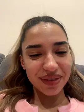 Snapshot of ItalianGirl chatting on 10-24-25, 08:08 ItalianGirl online show from 10-24-25, 08:08