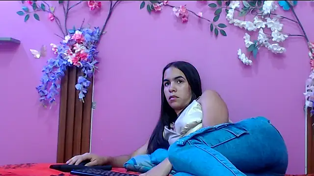 skinnysofia18 online show from 10-25-25, 12:50