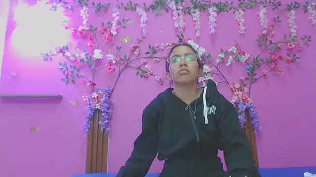 skinnysofia18 online show from 02-07-26, 07:38