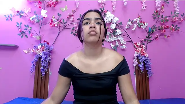 Snapshot of skinnysofia18 chatting on 05-30-26, 02:12 skinnysofia18 online show from 05-30-26, 02:12