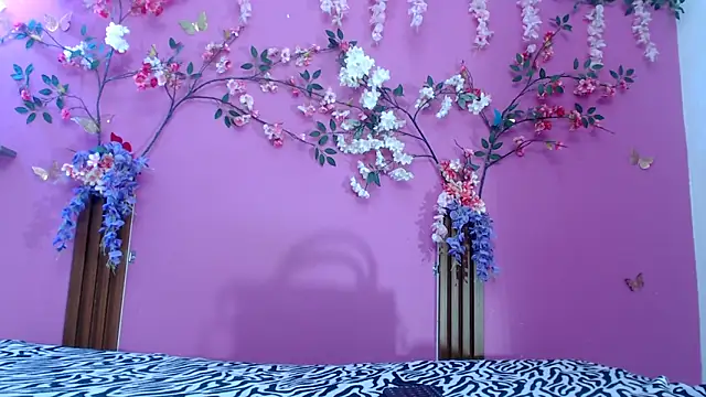 Snapshot of skinnysofia18 chatting on 05-15-26, 12:52 skinnysofia18 online show from 05-15-26, 12:52