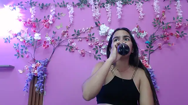 skinnysofia18 online show from 02-25-26, 01:55