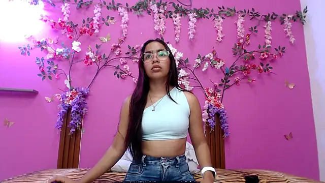 skinnysofia18 online show from 03-18-26, 12:51