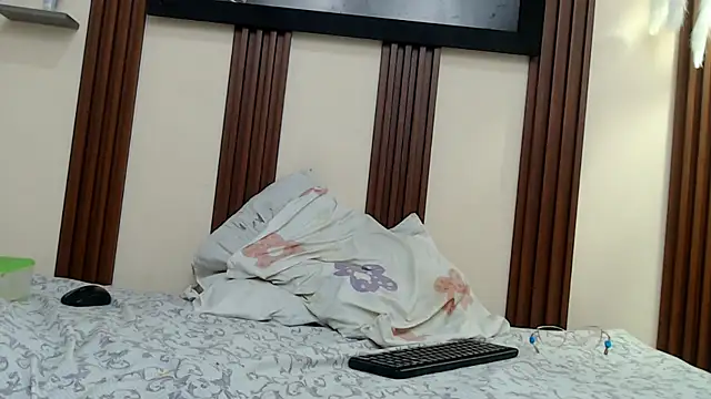 skinnysofia18 online show from 12-18-25, 01:59