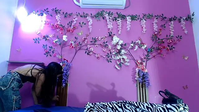 Snapshot of skinnysofia18 chatting on 05-16-26, 01:43 skinnysofia18 online show from 05-16-26, 01:43