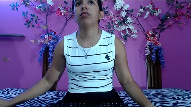 Snapshot of skinnysofia18 chatting on 05-25-26, 02:38 skinnysofia18 online show from 05-25-26, 02:38
