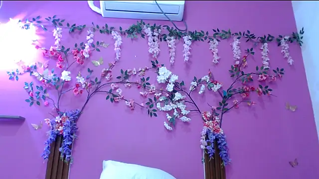 skinnysofia18 online show from 03-11-26, 01:27