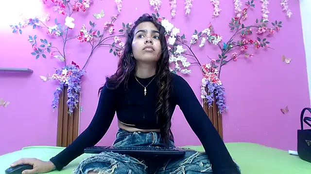Snapshot of skinnysofia18 chatting on 05-05-26, 03:26 skinnysofia18 online show from 05-05-26, 03:26