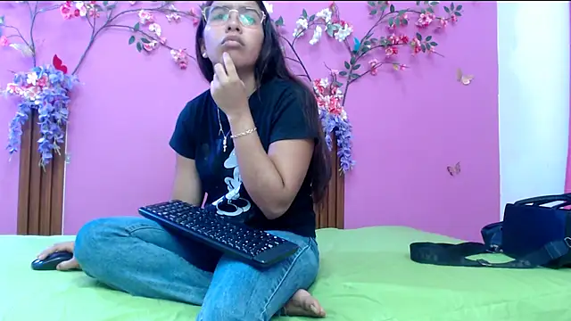 Snapshot of skinnysofia18 chatting on 04-23-26, 01:46 skinnysofia18 online show from 04-23-26, 01:46
