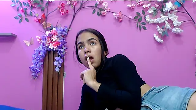 skinnysofia18 online show from 11-17-25, 01:26