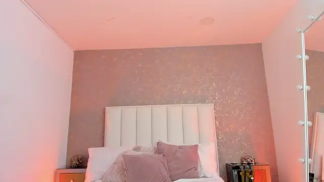 Snapshot of KaylieBrooks chatting on 02-25-26, 06:52 KaylieBrooks online show from 02-25-26, 06:52