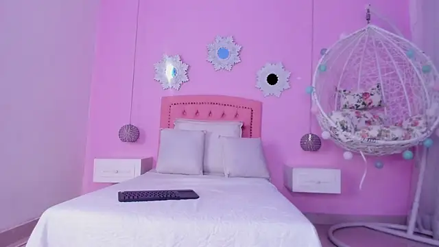 CannelaSmith online show from 11-30-25, 01:01