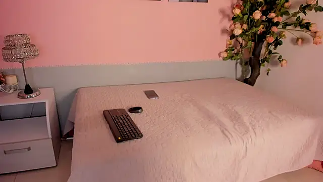 Snapshot of Stefany_gonzales_ chatting on 11-24-25, 11:21 Stefany gonzales online show from 11-24-25, 11:21