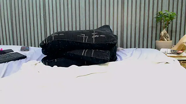 Snapshot of ROYALASS25 chatting on 05-25-26, 07:56 ROYALASS25 online show from 05-25-26, 07:56