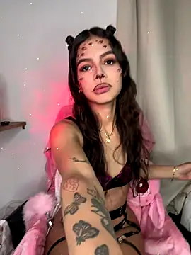 LunaTemptress  online show from 10-22-25, 04:01